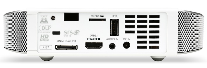 Der Acer K137 ist mit einem microSD Card Reader und einem USB-Anschluss ausgestattet, womit Multimedia-Inhalte direkt wiedergegeben werden können.