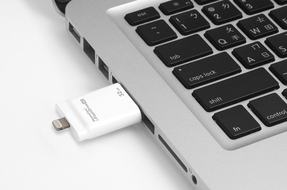 Sollen Daten einfach nur vom Rechner zwischengespeichert werden, kann der i-FlashDrive wie ein herkömmlicher USB-Stick dafür eingesetzt werden.