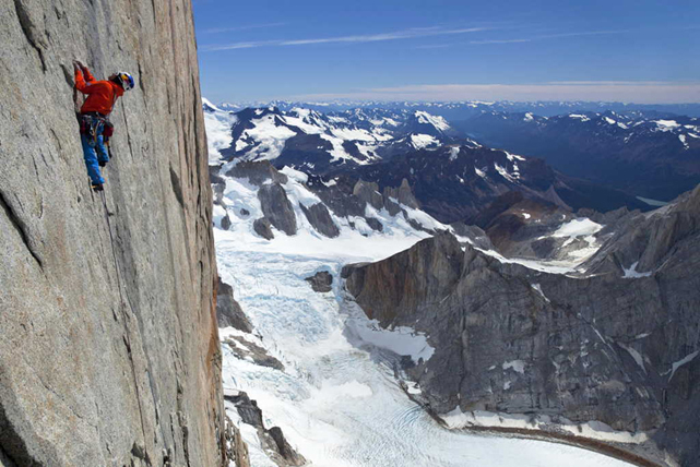 David Lama gilt als Wunderkind der Kletterszene. Er will den sagenumwobenen Cerro Torre als erster Mensch frei erklettern. (© Lincoln Else/Red Bull Content Pool)