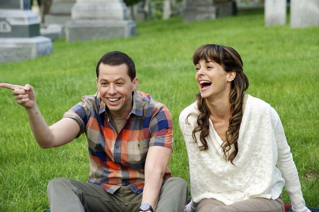 Ricky (Jon Cryer) findet endlich seine Traumfrau (Stephanie Szostak) - doch die ist leider bereits verheiratet. (© Lighthouse Home Entertainment)