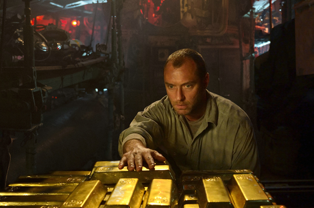 Dennoch ist er wild entschlossen, das versunkene Nazi-Gold zu bergen. (© Sony Pictures)