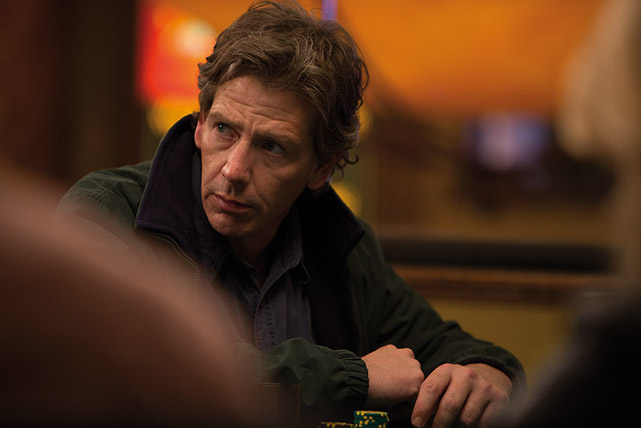 Gerry (Ben Mendelsohn) ist notorischer Spieler und ständig pleite. (© Ascot Elite)