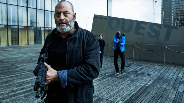 Serge Buren (Jean Reno) und sein Team hält nichts von Vorschriften. (© Universum Film)