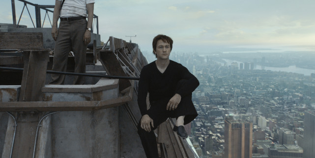 Philippe Petit (Joseph Gordon-Levitt) hat als einziger Mensch jemals die Distanz zwischen den Twin Towers des World Trade Centers auf einem Drahtseil überwunden. (© Sony Pictures)