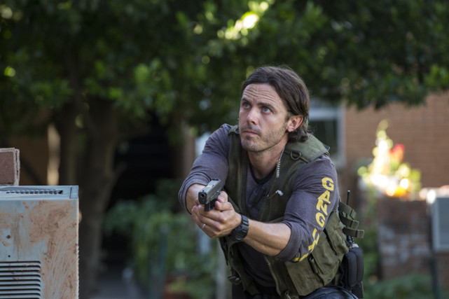 Cop-Neuling Chris (Casey Affleck) gerät ins Visier von Gangstern und korrupten Kollegen. (© Universum Film)