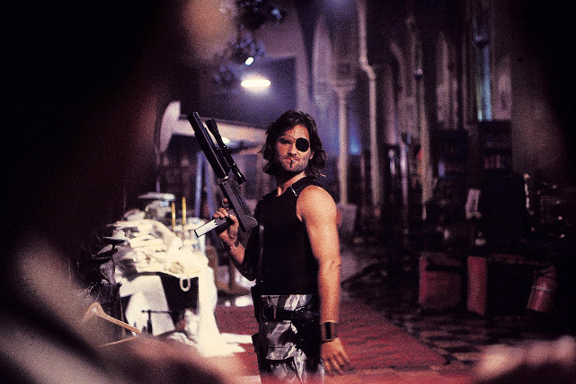 Snake Plissken (Kurt Russell) soll ein einem Himmelfahrtskommando den US-Präsidenten retten. (© Constantin Film)