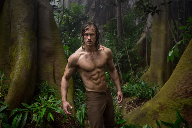 Um seine einstige Heimat von der Sklaverei zu befreien, kehrt Tarzan (Alexander Skarsgård) zurück in den Dschungel. (© Warner Bros)