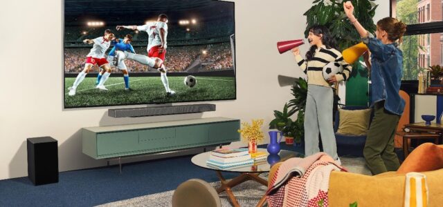 Ultragroße OLED-Fernseher von LG sorgen für Stadionatmosphäre im Wohnzimmer